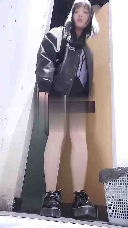 Asian toilet voyeur 1827